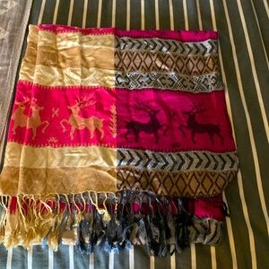 Women’s shawl or scarf-